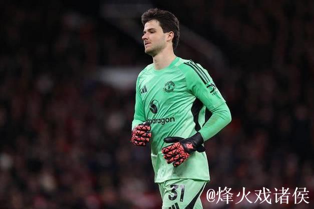 狼狈的4-4！曼联2次险遭读秒绝杀+2100万门神救主 阿莫林变阵失败