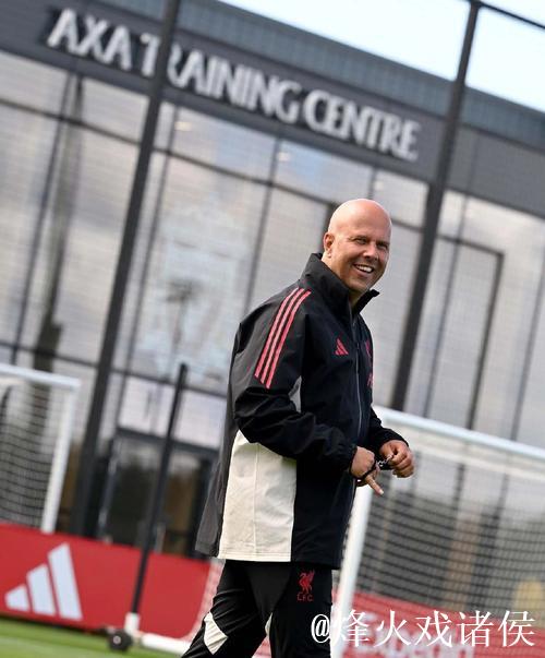 哈格里夫斯：琼斯的场上位置有点靠后